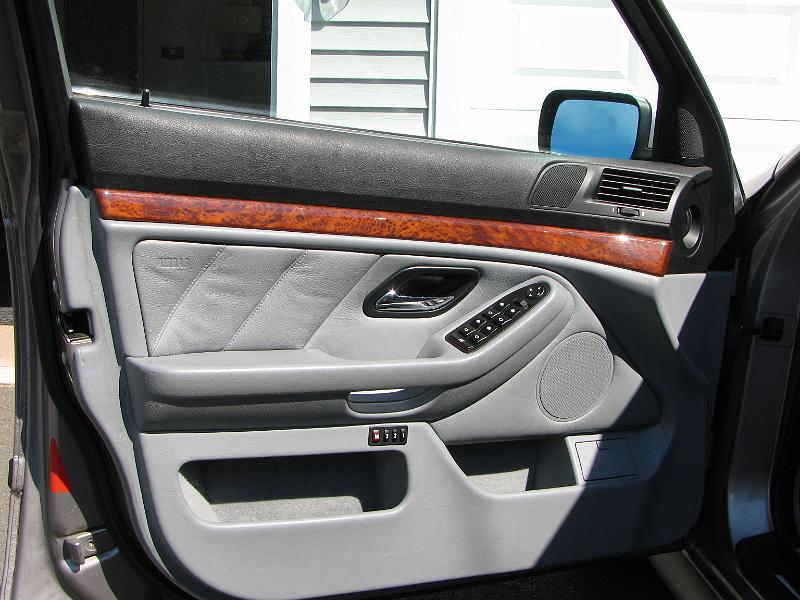 IMG_1434.JPG - Drivers door with power window controls, power mirror controls and 3 memories for seat/mirror and steering wheel settings.